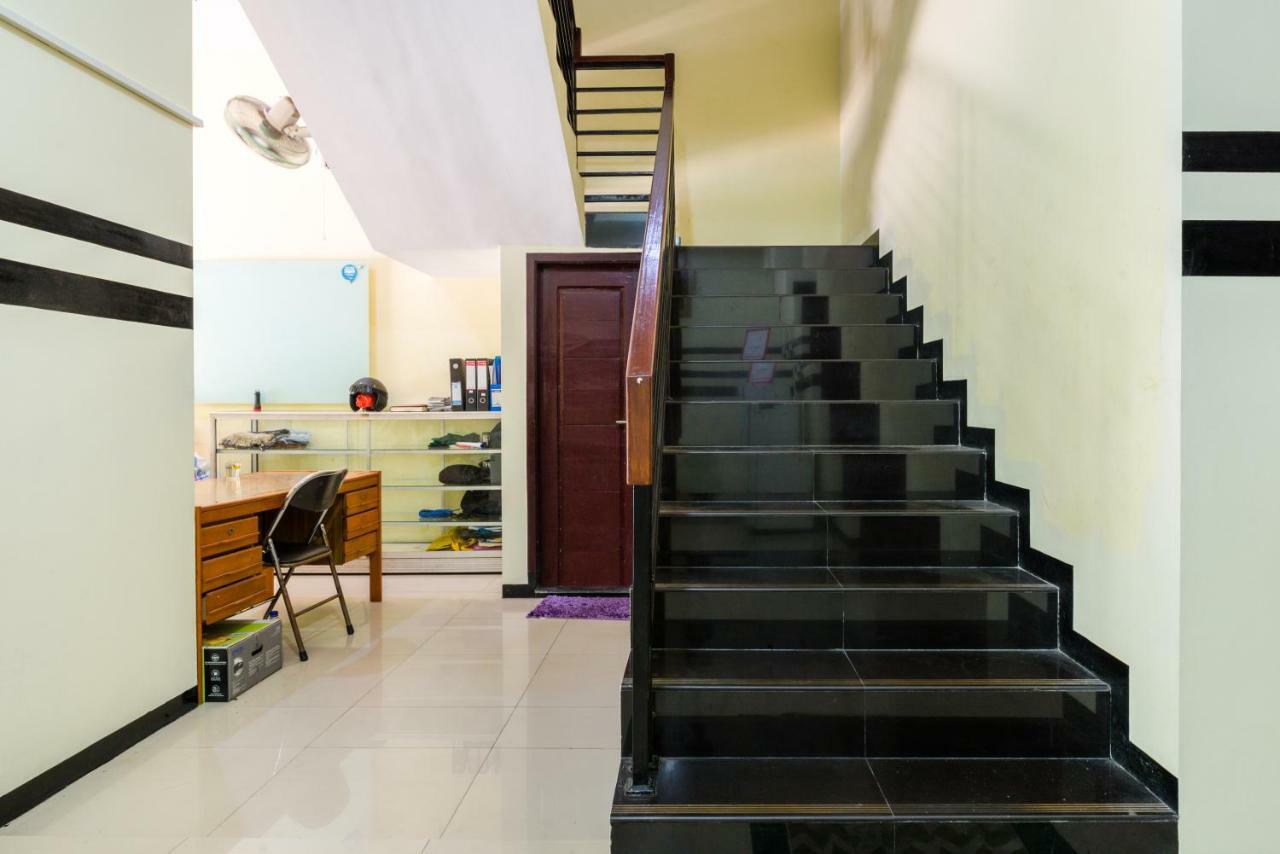 Hotel Reddoorz Syariah @ Ketintang Surabaja Zewnętrze zdjęcie